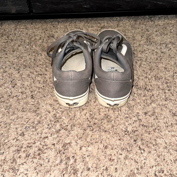 Vans - Picture 3 of 4